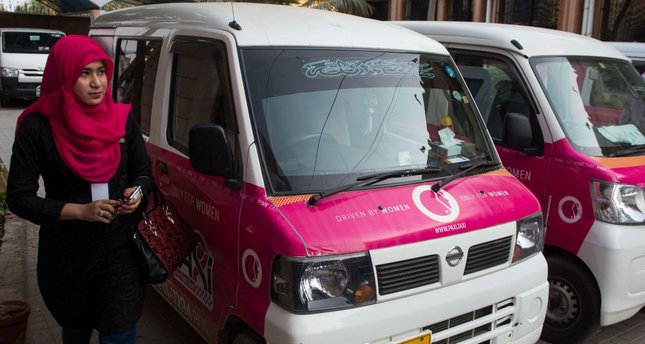 womenonly‘pinktaxis’settohitpakistanistreets